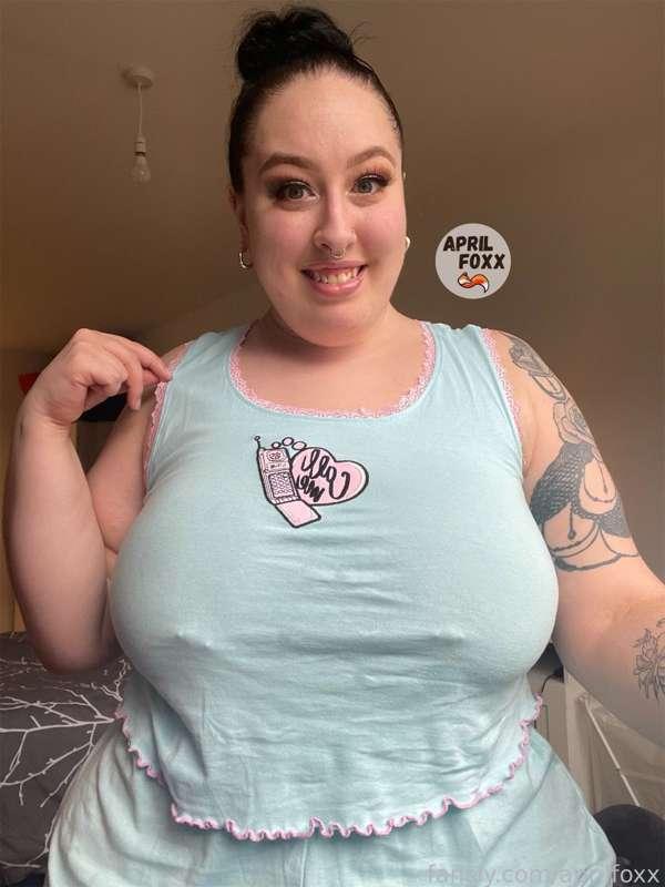 How about taking this shirt off already?

#curvy #boobs #tits #ass #british #milf #lesbian #fetish #sexting #joi #pussy #tattoos #peircing #bigtits #bigass #fyp #bbw