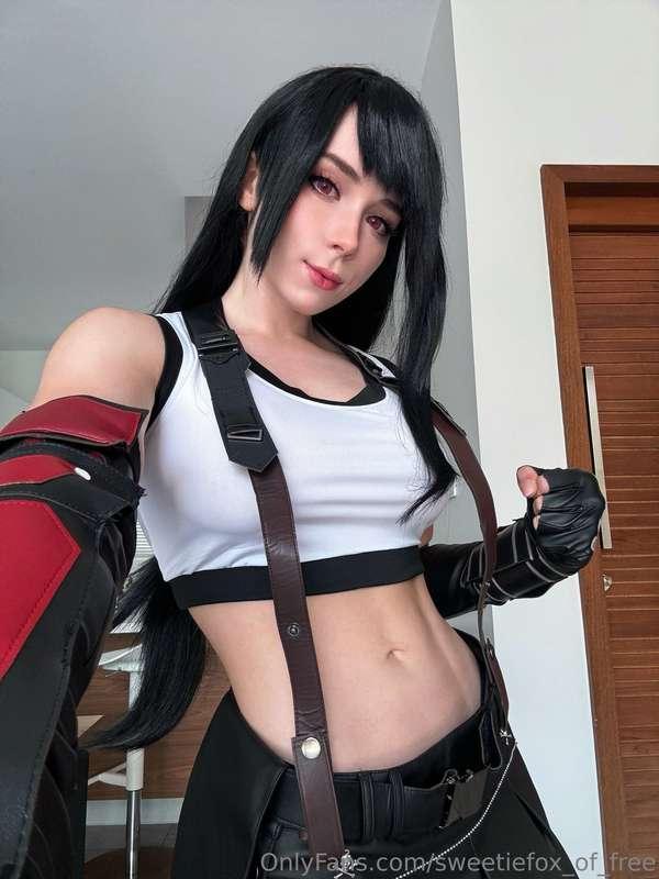 Tifa is very horny today 😈 Help her take off her leather str..