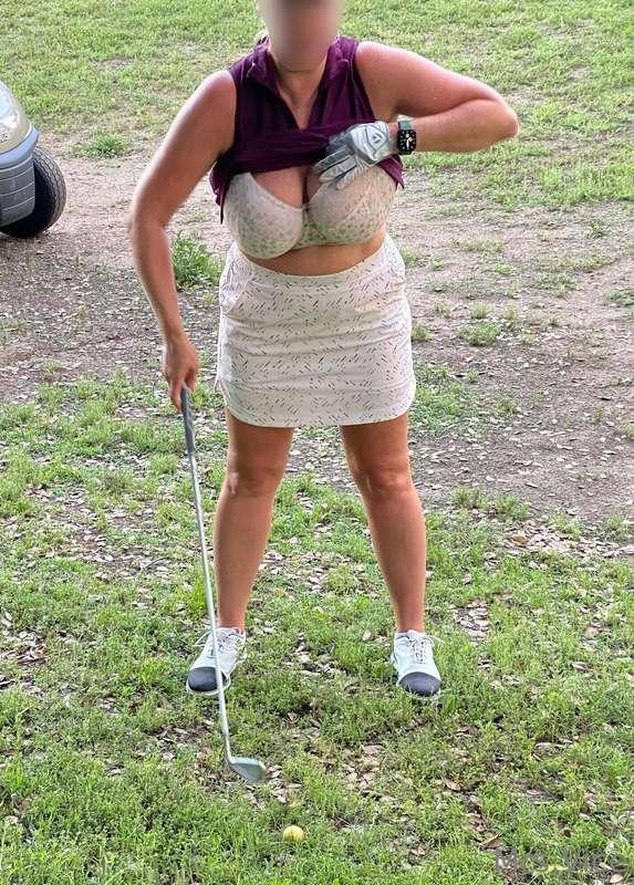 For all of you who wondered how I manage to golf with big bo..