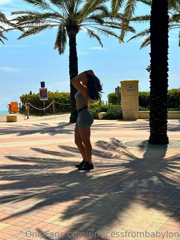 🌴