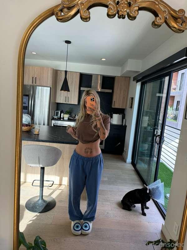 Mirror’s never seen anyone hotter 😘