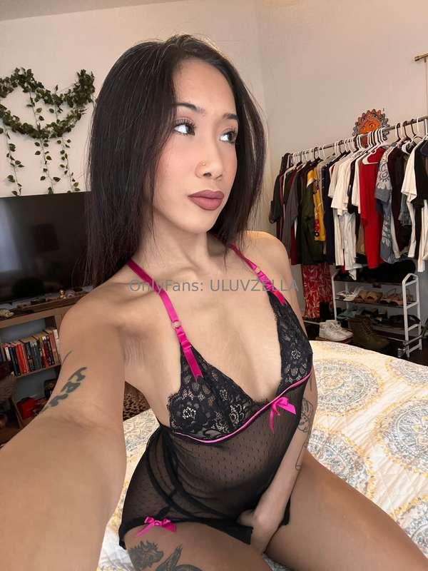 Didn’t need to try hard… the outfit did all the talking 😘🔥