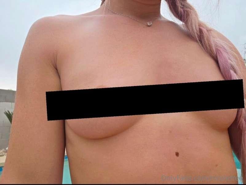 Happy titty tuesday🥰 do you like my nipples?