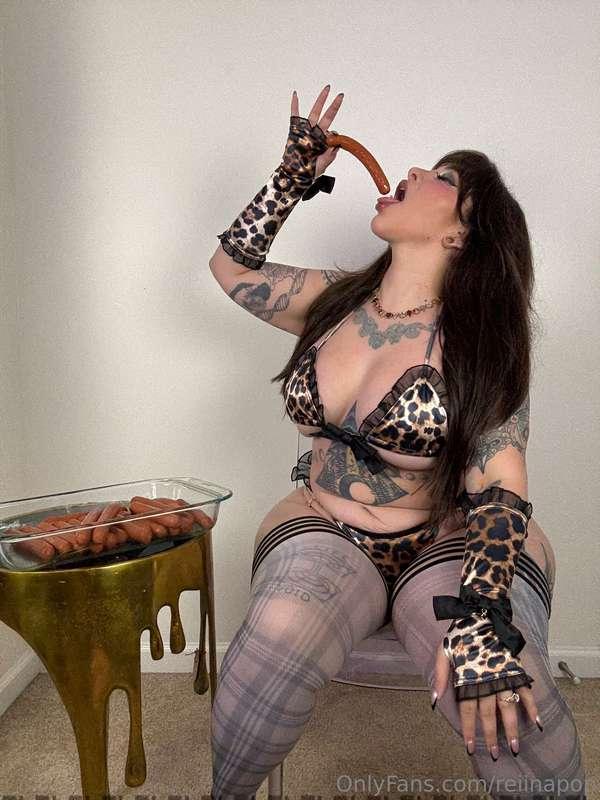 Girl dinner.. do you think I can swallow them all?Already gu..