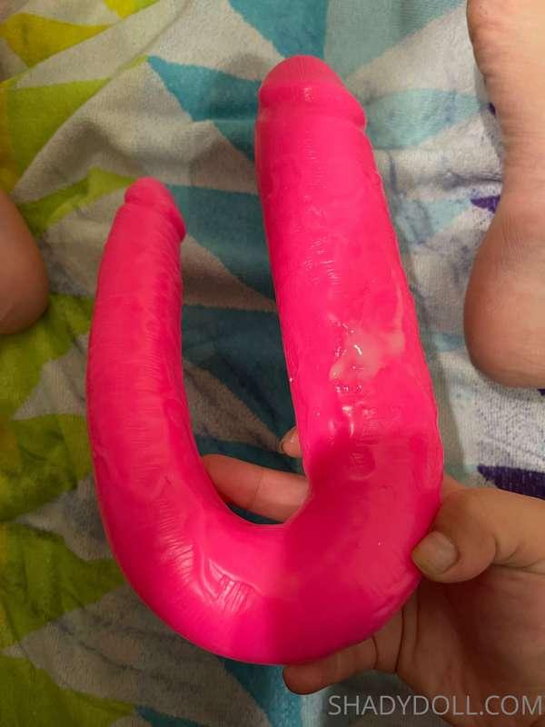 Dm me “pink dildo” for the video 😏