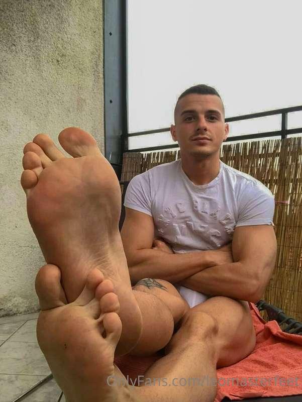 Chilling on my balcony 😎🤑