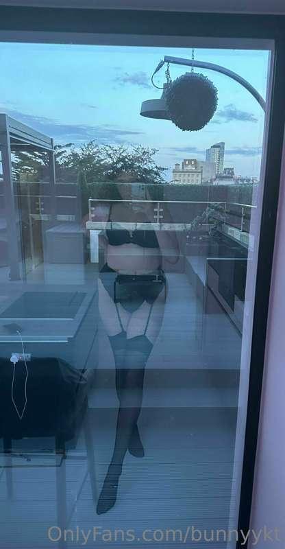 POV your 7ft goddess is waiting...