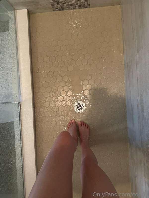 Showering with the views 😏💦…