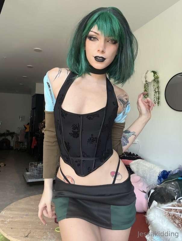 Who would want customs in my Gwen?

Thinking of opening up c..