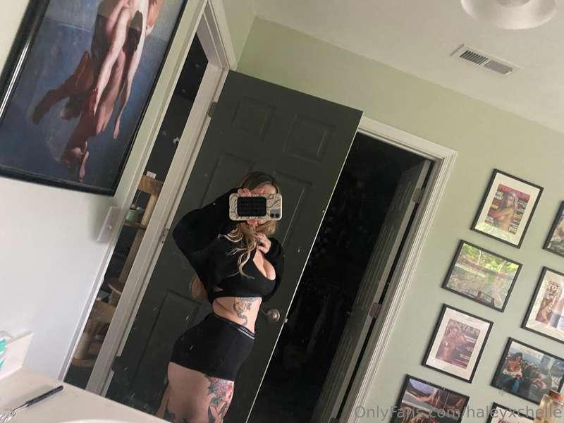 booty looking thicc from the side too ;) let me know if you'..