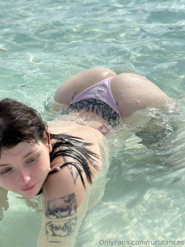 Just some random beach pics :P do you guys like the beach? :..