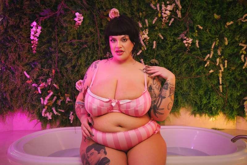 marilynmilkedme image #1