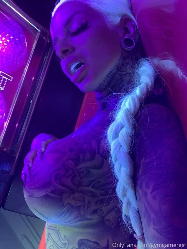 You ever had sex under the sun ??💦 tanning or real sun ? Or ..