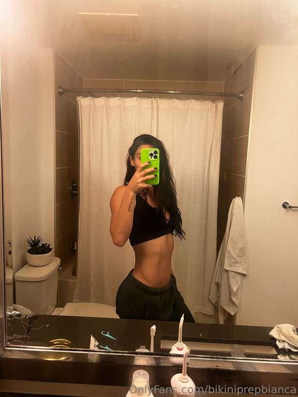 Bathroom break? More like a tease break 😘