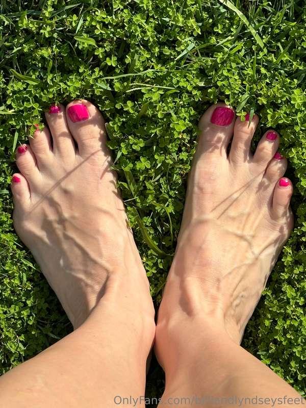 Love feeling the grass between my toes 🌱