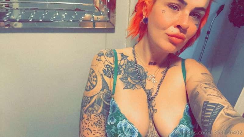 We love a new hair colour and tattoo 🩷