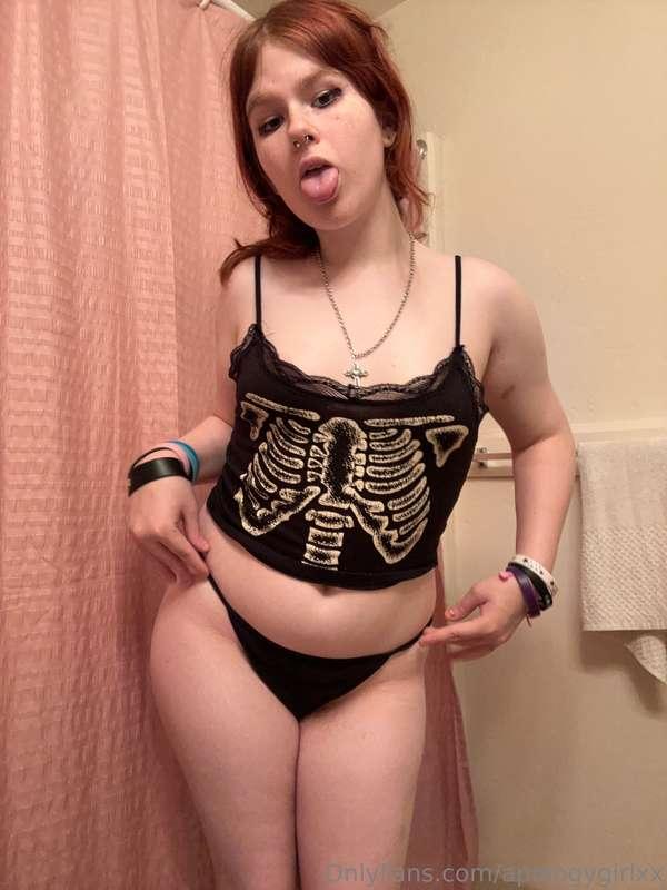 Hiii babies 💋 I’ll be live tonight around 12 am EST ! Get th..