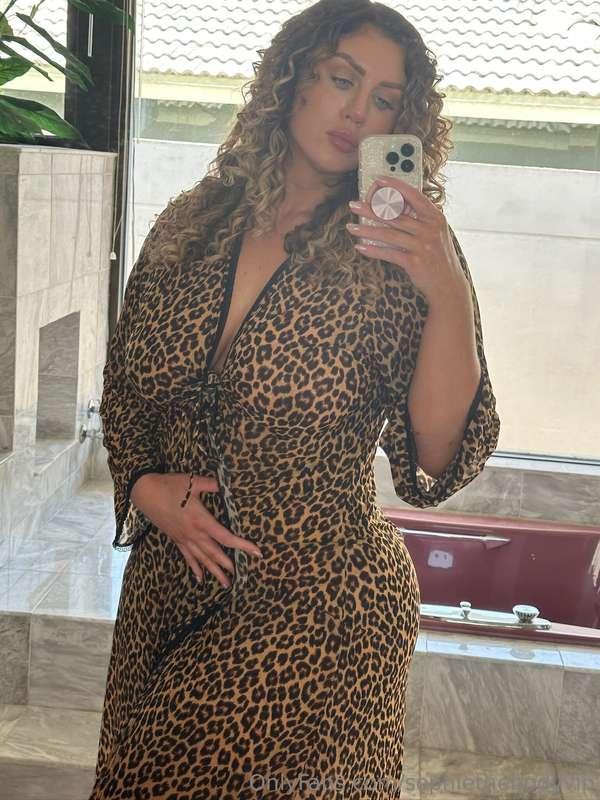 Waiting for you in the DMs like 😏