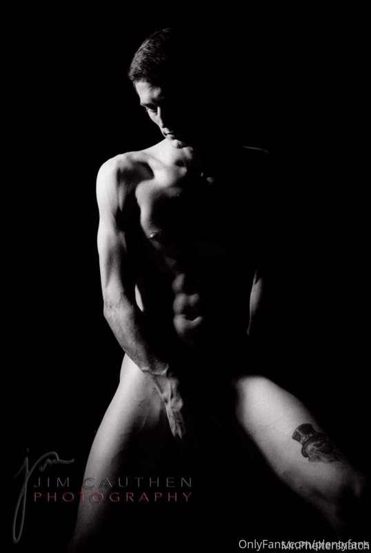 @howiephd - Energetic, fit, hung and always wanting to play!..