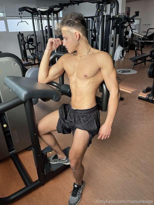 Let's training 🏋️‍♂️ and then go to the locker room together..