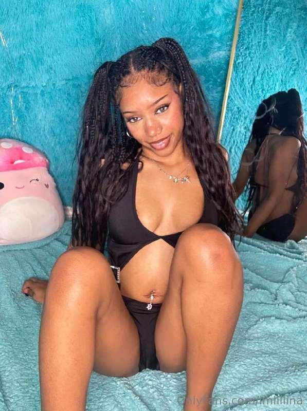 Wanna lay beside me?💋