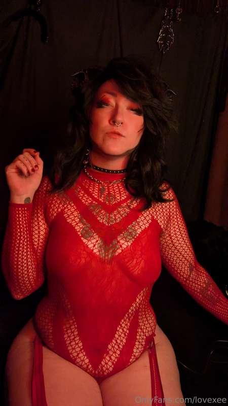 Just a silly lil succubus looking to get my fill 🤤🖤