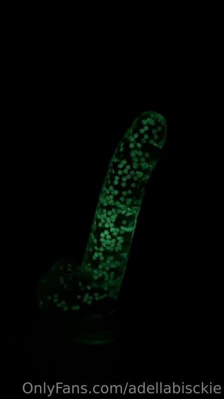 i have a glow in the dark 8 inch dildo now omg i’m so excite..