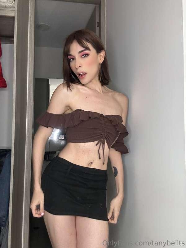 don't swipe if you don't want to see me get rid of my skirt ..