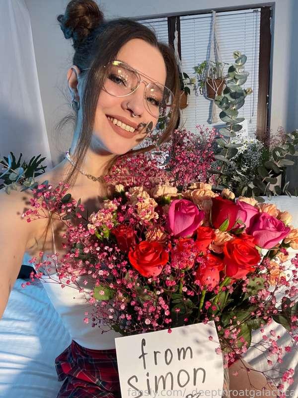the most happy girl 💕🌸🌸🌸🌸🌸