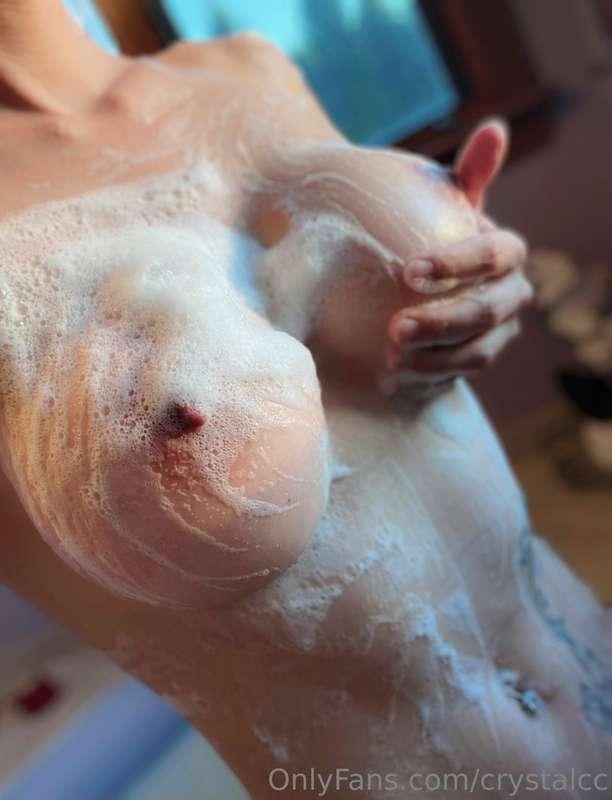 I got zero minutes to myself today, so bath pics it is 🫧