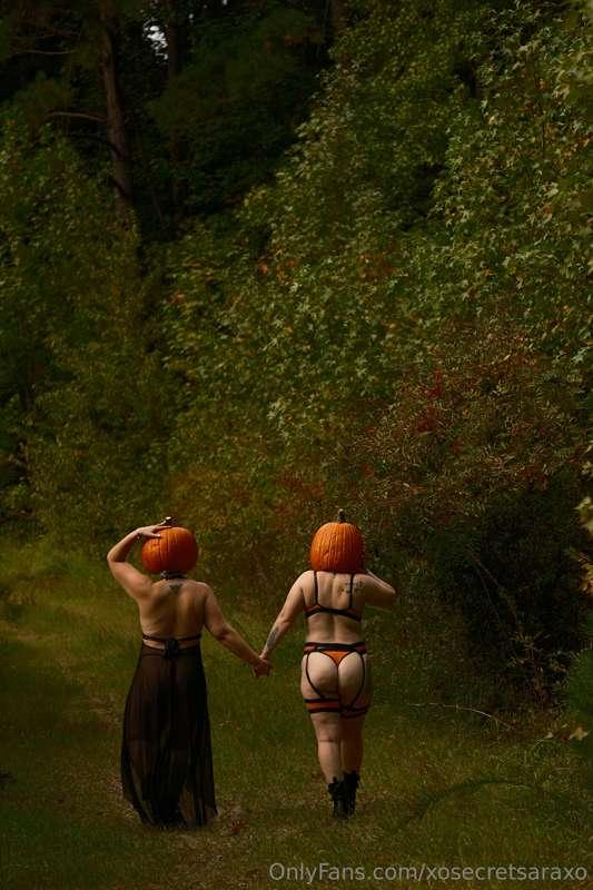 Just having an evening stroll with @naughtynurseroxanne 🎃