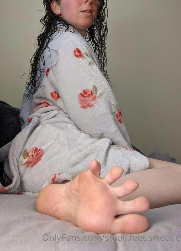small.feet.sweetie image #0