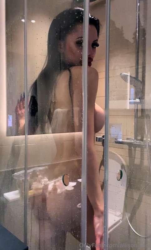 Good morning baby💋
Take weekend shower with me 🫦