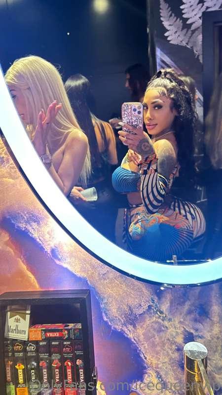 Drop a 10$ Tip For A NUDE Bundle 🥵🍑