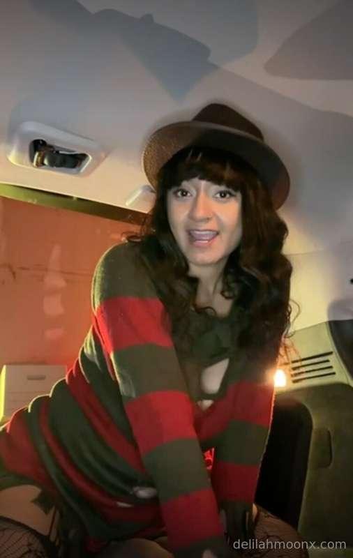 Happy Halloween, baby! TIP $5 to watch me fuck your headless..