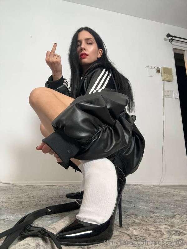 For this Halloween I'm going to be your horny Gopnik Dominat..