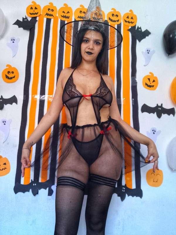 I am the witch who lights up your desire ✨