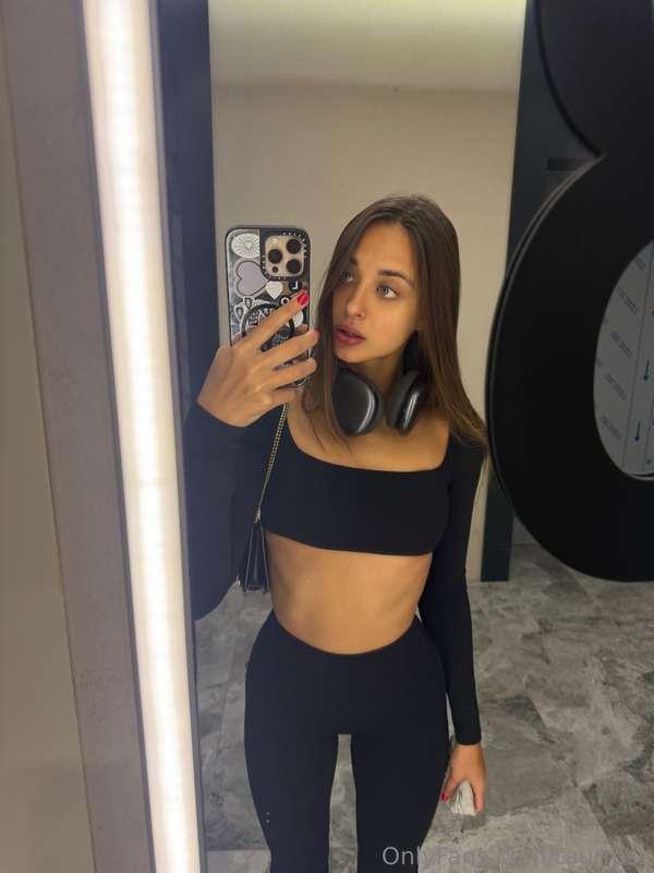 I'm going for a run in tight leggings😈