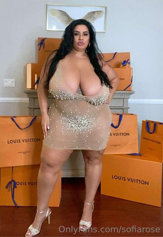 Get cozy with my curves