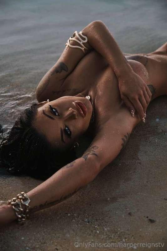 too fine to fight 💋https://onlyfans.com/harperreigns