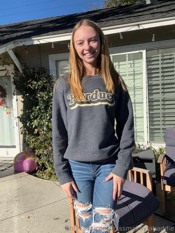 Comfy clothes are a must when it’s cold🥶
