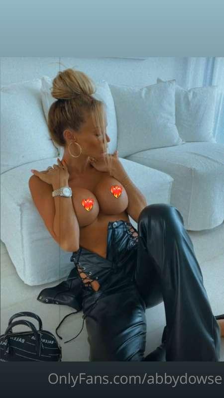 Sexy AF leather striptease ❤️‍🔥 Want the full uncensored vid..