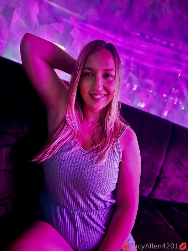 lucyallen4201 image #0