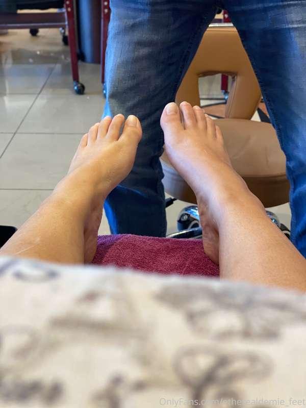 Pictures from during and after my pedicure 🦶🏽💅🏽
I will have ..