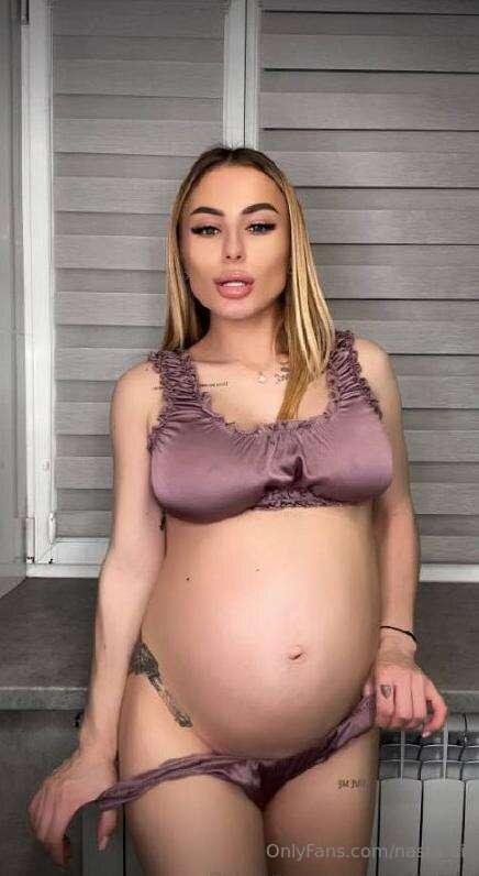 @emilie_teyral_xo 💋 Absolutely naughty pregnant @emilie_teyr..