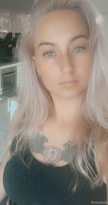 Blonde or brunette ?