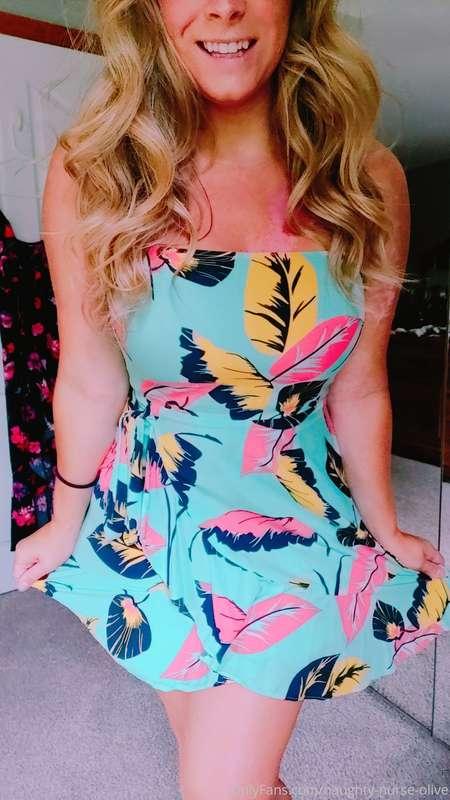 Sun dresses and day drinking 🍹😘