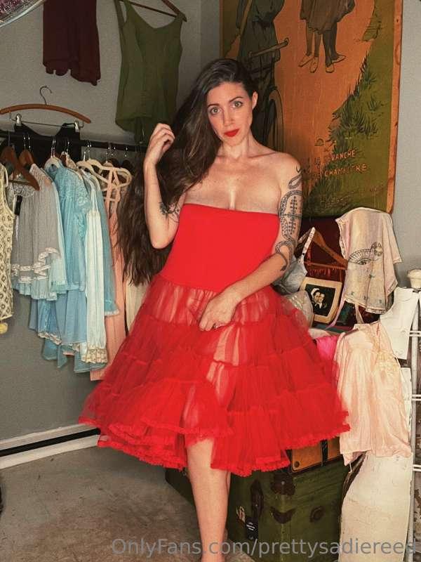 1940s tulle skirts

Usually worn under a dress to create a m..