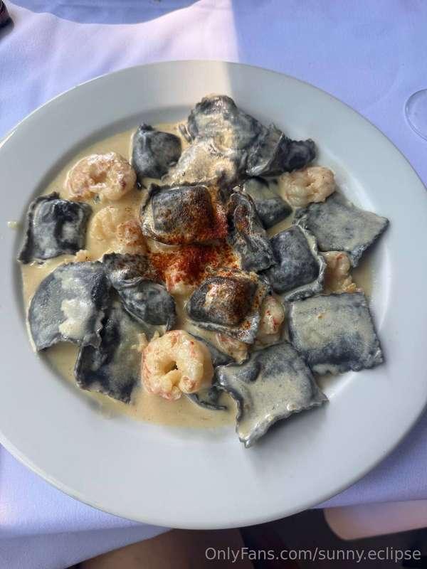 Dinner goals: black ravioli with shrimp in creamy sauce 🖤🍤
