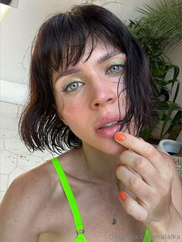 come a little closer… I don’t bite🤭😈